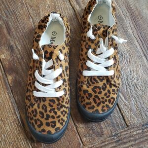 Size 7 Suede Sneakers